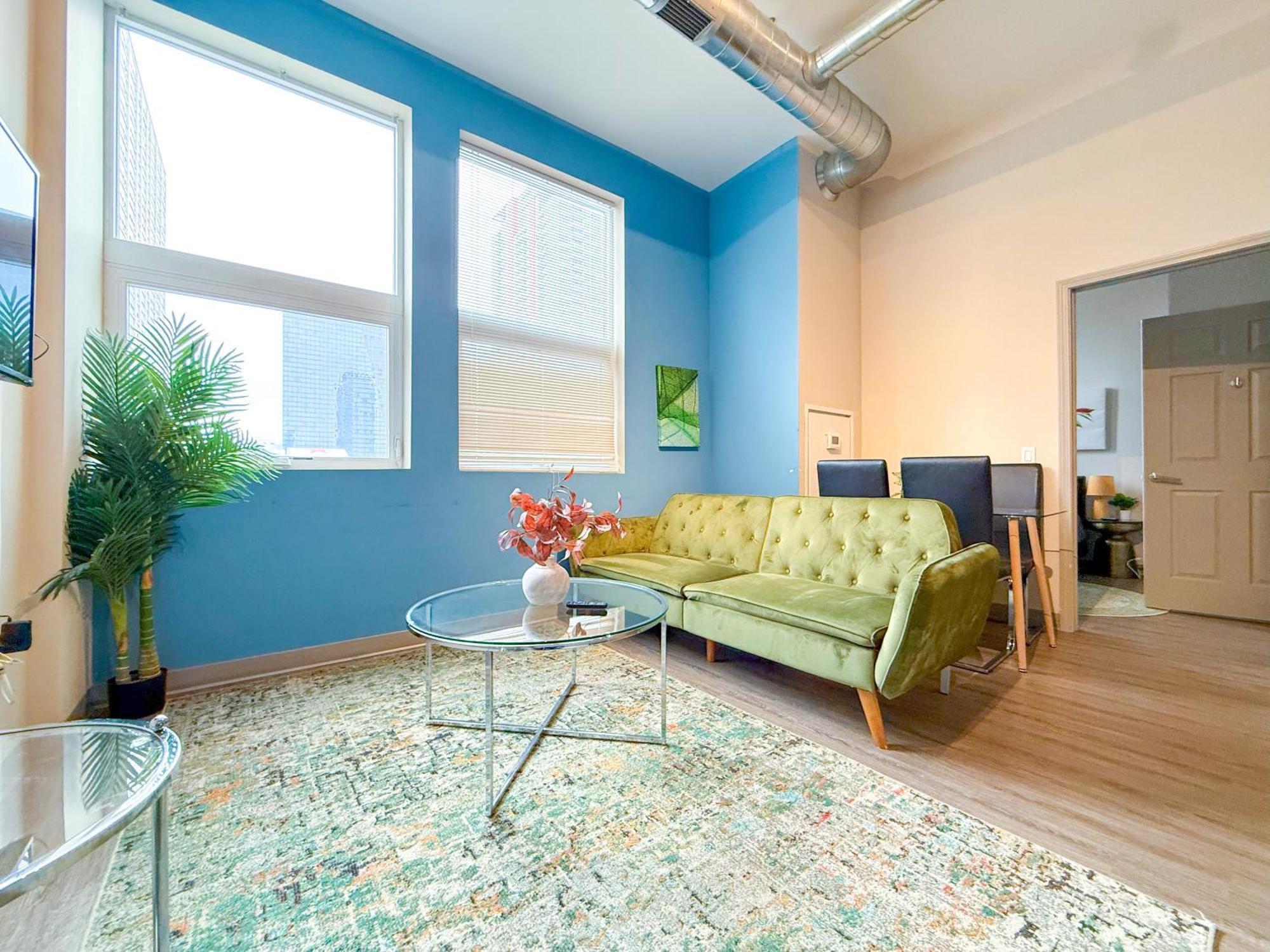 Mccormick Place 2br-2ba With Optional Parking, Patio, Gym Access For 6 Guests Apartment Chicago